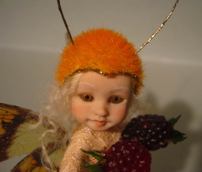 Little Fairy fae Mabel and the blackberries